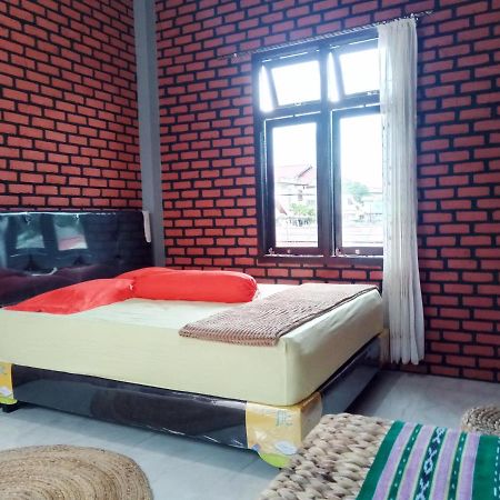 Kurnia Homestay Ternate Buitenkant foto