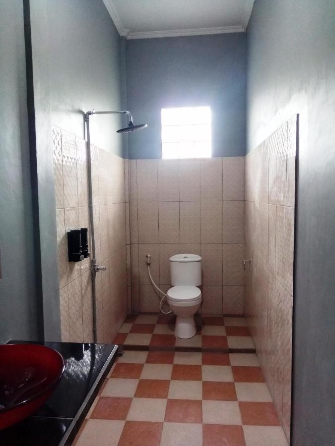 Kurnia Homestay Ternate Buitenkant foto