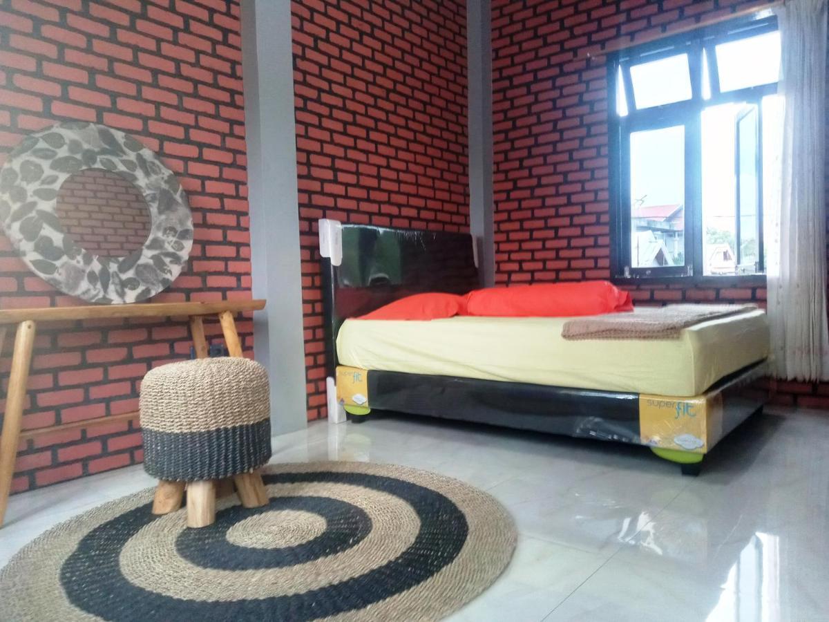 Kurnia Homestay Ternate Buitenkant foto