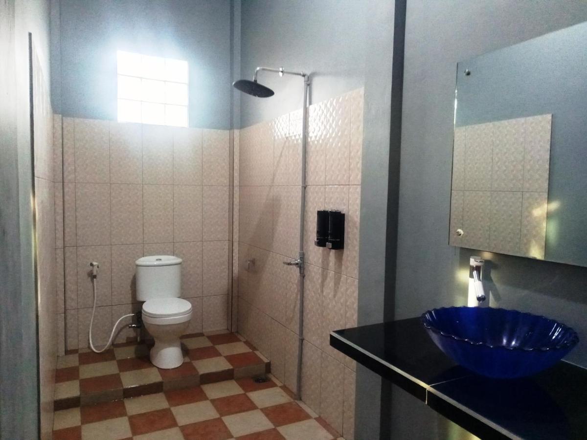 Kurnia Homestay Ternate Buitenkant foto