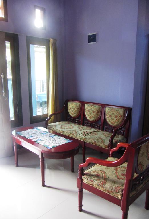 Kurnia Homestay Ternate Buitenkant foto