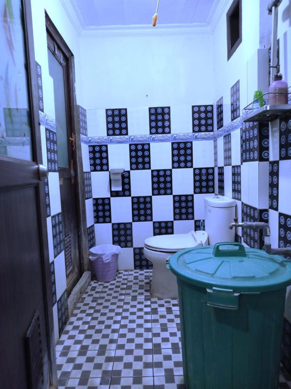 Kurnia Homestay Ternate Buitenkant foto