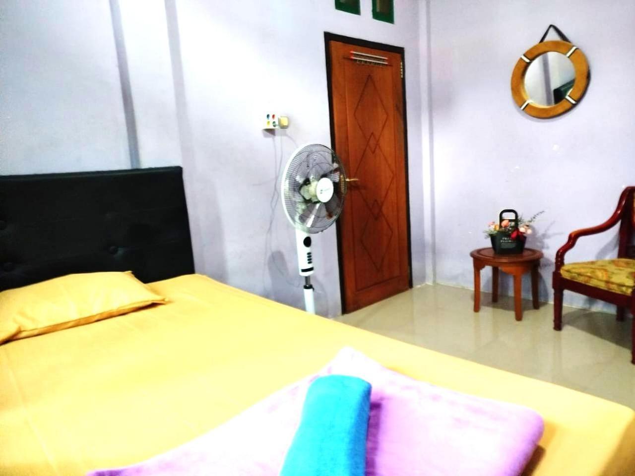 Kurnia Homestay Ternate Buitenkant foto