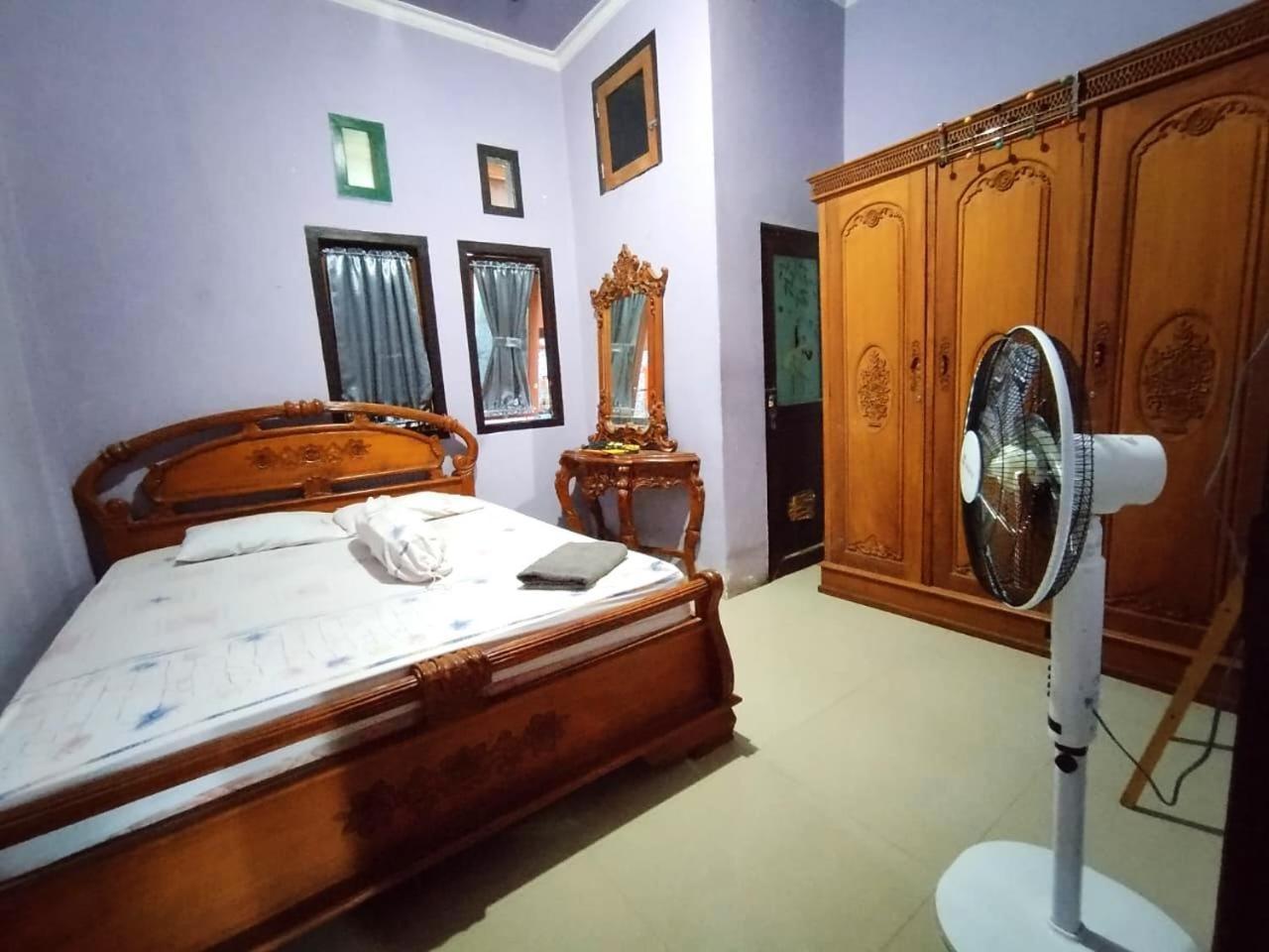 Kurnia Homestay Ternate Buitenkant foto