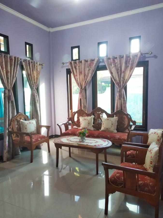 Kurnia Homestay Ternate Buitenkant foto