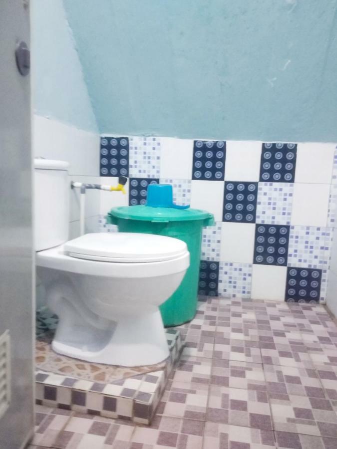Kurnia Homestay Ternate Buitenkant foto
